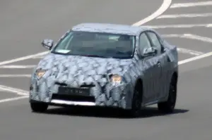 Foto spia 8 luglio 2016 nuova Toyota Avensis