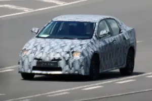 Foto spia 8 luglio 2016 nuova Toyota Avensis