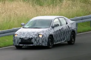 Foto spia 8 luglio 2016 nuova Toyota Avensis