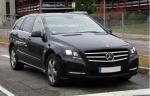 Foto spia del facelift 2010 della Mercedes Classe R - 1