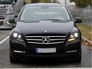 Foto spia del facelift 2010 della Mercedes Classe R - 2