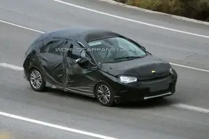 Foto spia della Citroen C4 camuffata - 3