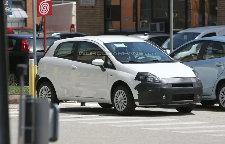 Foto spia Fiat Grande Punto facelift - 1