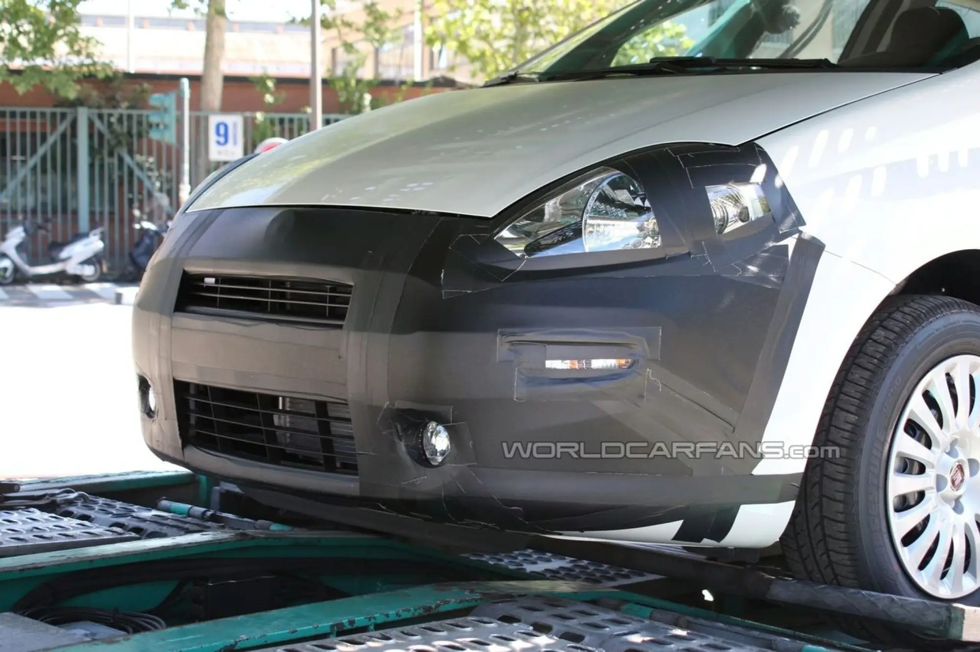 Foto spia Fiat Grande Punto facelift - 3