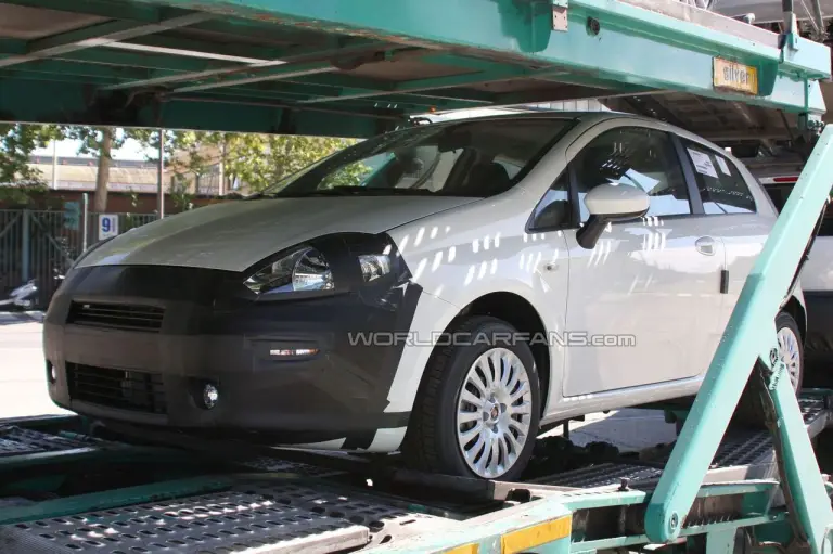 Foto spia Fiat Grande Punto facelift - 4
