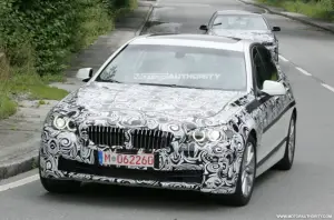 Foto spia nuova BMW Serie-5