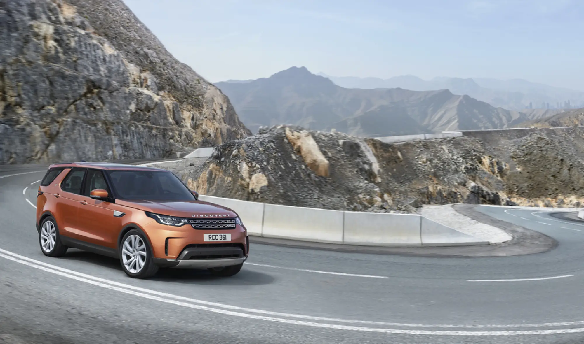 Foto stampa nuova Land Rover Discovery MY 2017 28 settembre 2016 - 16