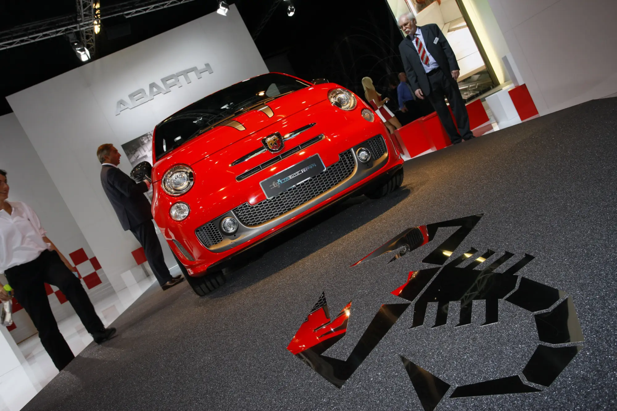 Francoforte 2009: Abarth 695 Tributo Ferrari - 4