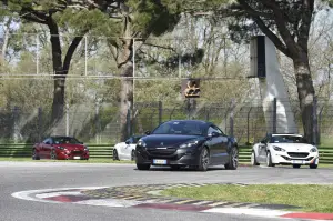 Gamma sportiva Peugeot RCZ in pista - 5