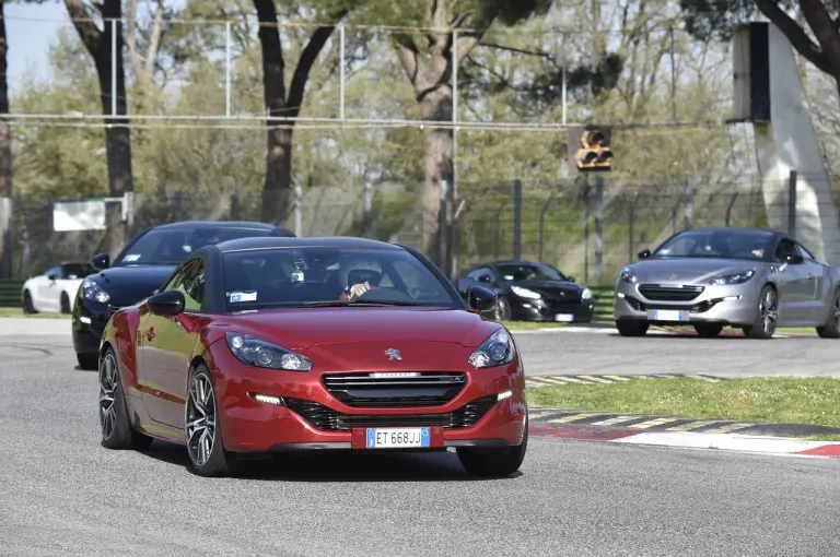 Gamma sportiva Peugeot RCZ in pista - 7