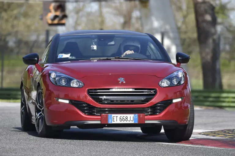 Gamma sportiva Peugeot RCZ in pista - 11