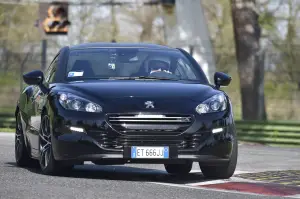 Gamma sportiva Peugeot RCZ in pista - 12