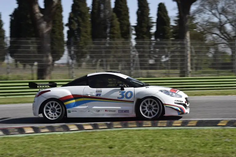Gamma sportiva Peugeot RCZ in pista - 23