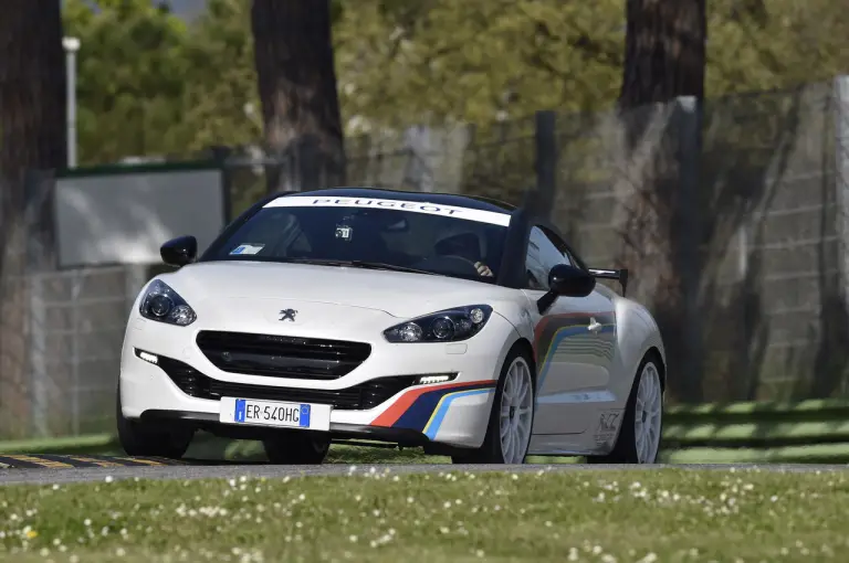 Gamma sportiva Peugeot RCZ in pista - 45