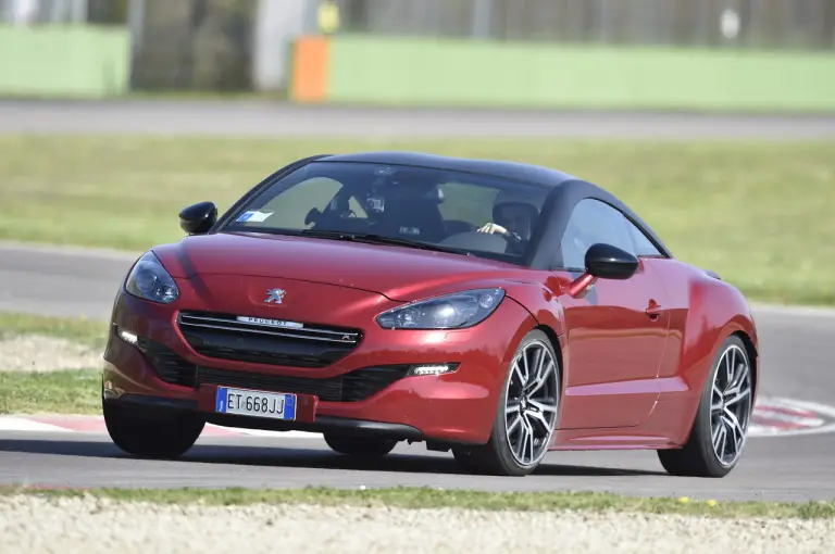 Gamma sportiva Peugeot RCZ in pista - 52