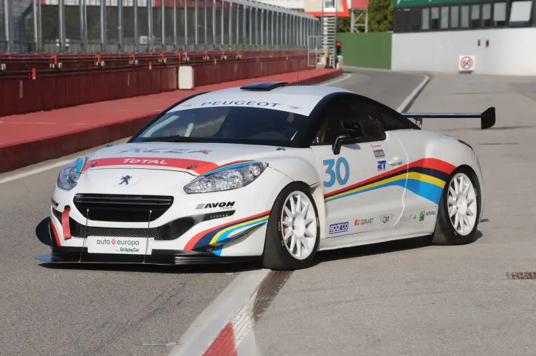 Gamma sportiva Peugeot RCZ in pista - 67