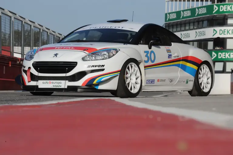 Gamma sportiva Peugeot RCZ in pista - 69