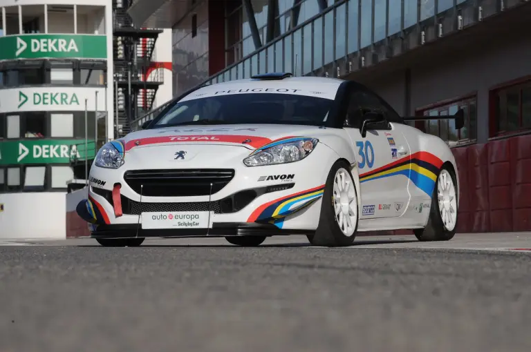 Gamma sportiva Peugeot RCZ in pista - 71