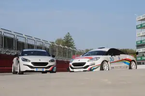 Gamma sportiva Peugeot RCZ in pista - 85