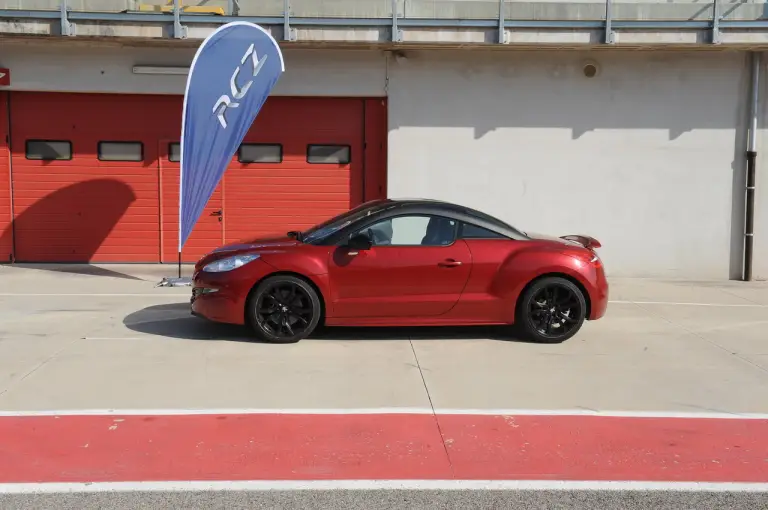 Gamma sportiva Peugeot RCZ in pista - 122