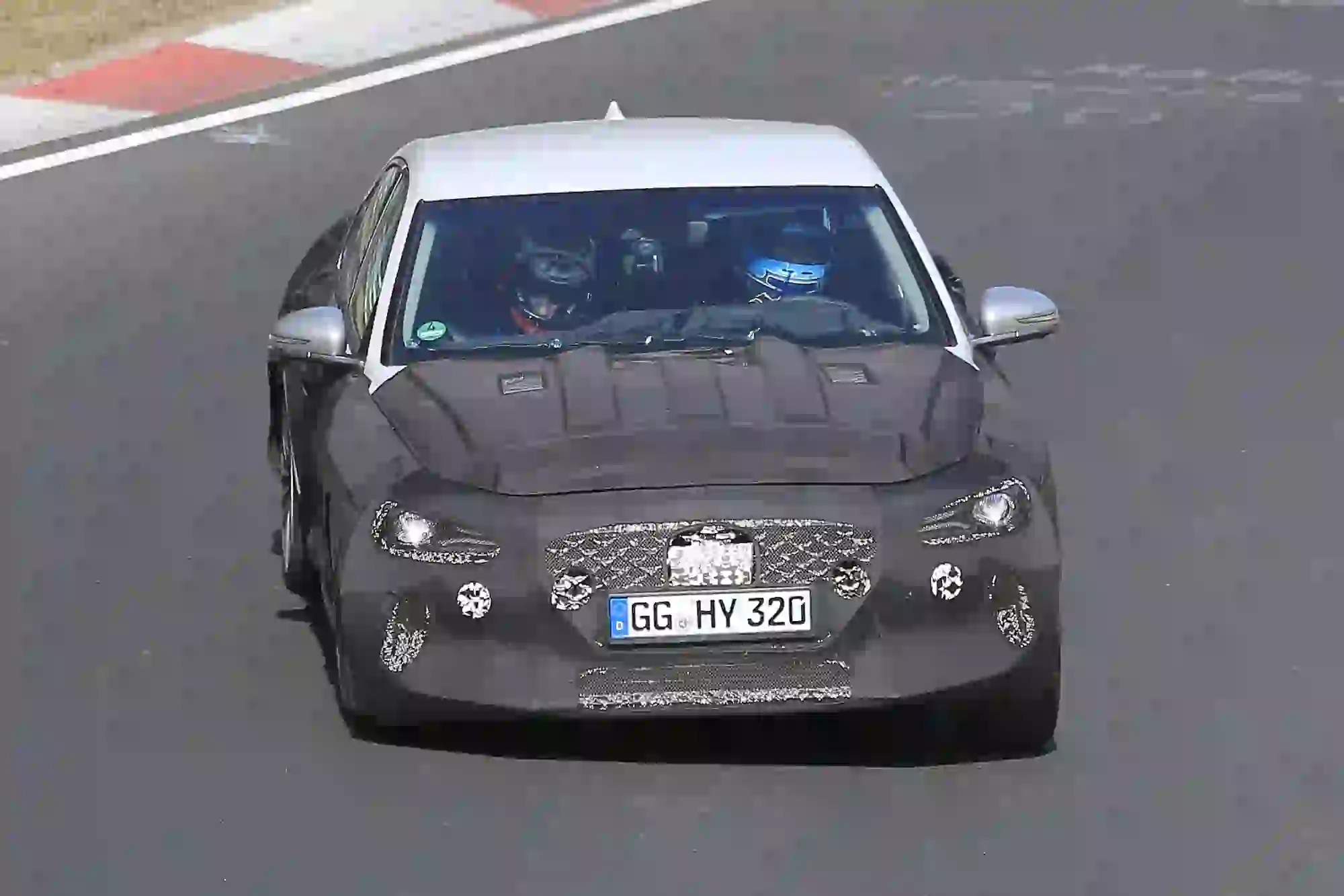 Genesis G70 foto spia Nurburgring 21 settembre 2016 - 1