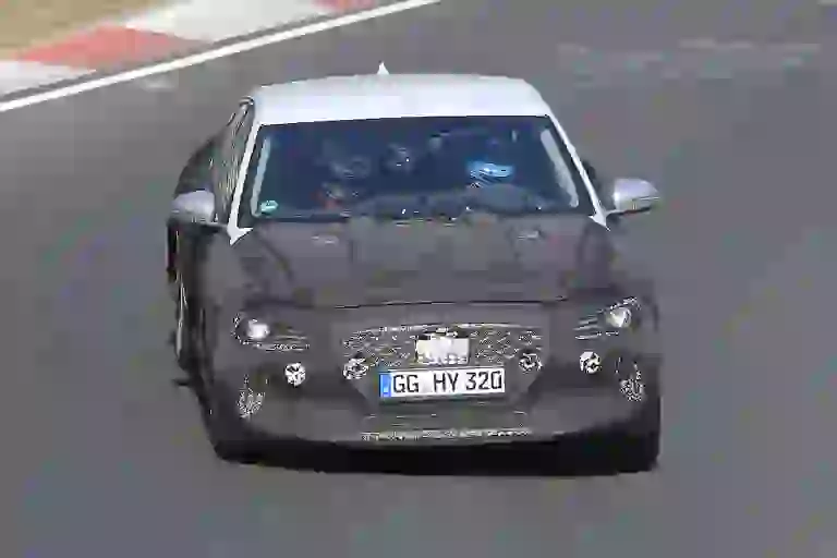 Genesis G70 foto spia Nurburgring 21 settembre 2016 - 1