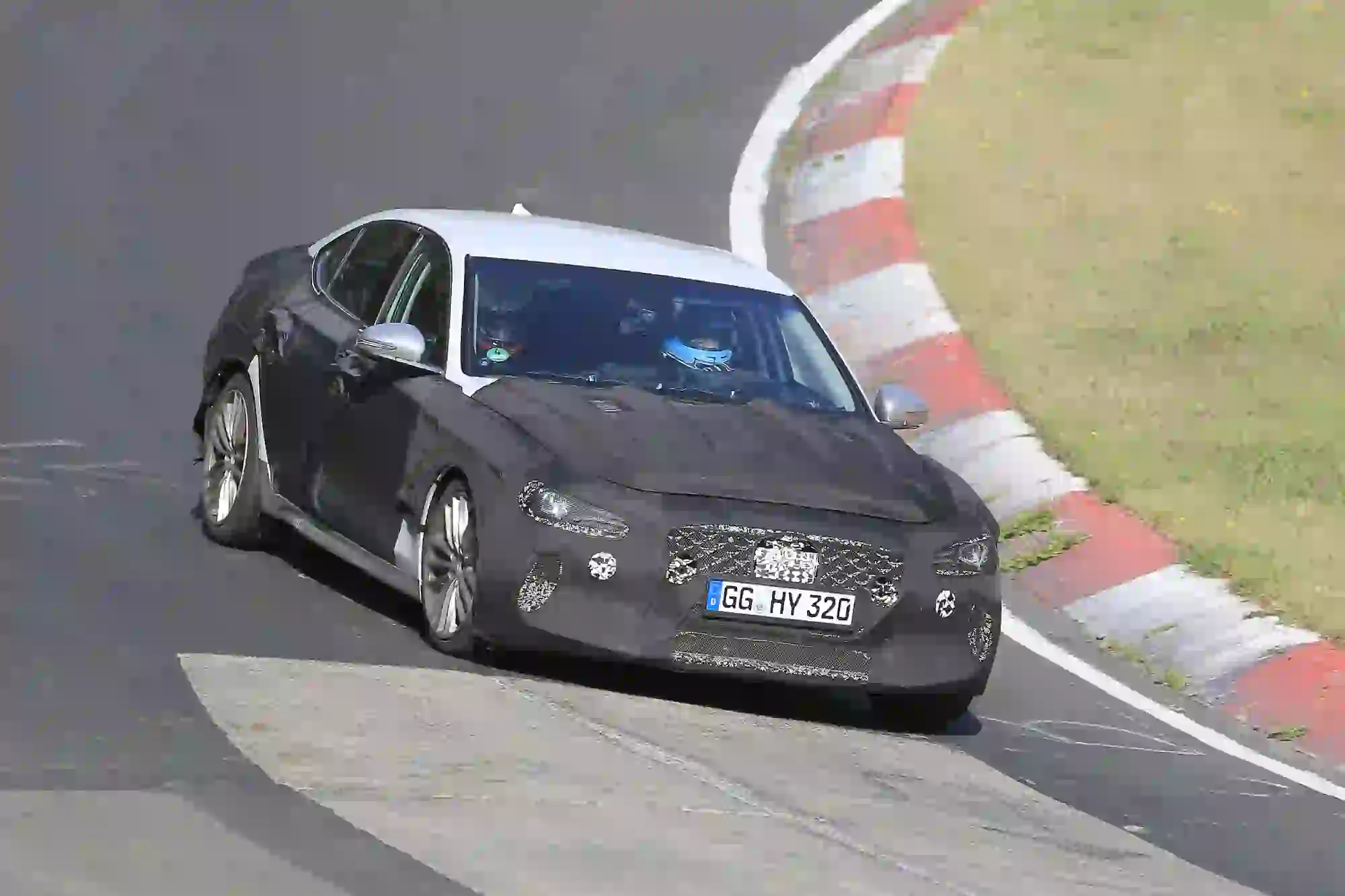 Genesis G70 foto spia Nurburgring 21 settembre 2016 - 3