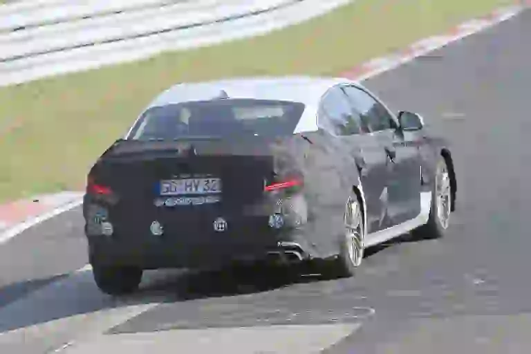 Genesis G70 foto spia Nurburgring 21 settembre 2016 - 9