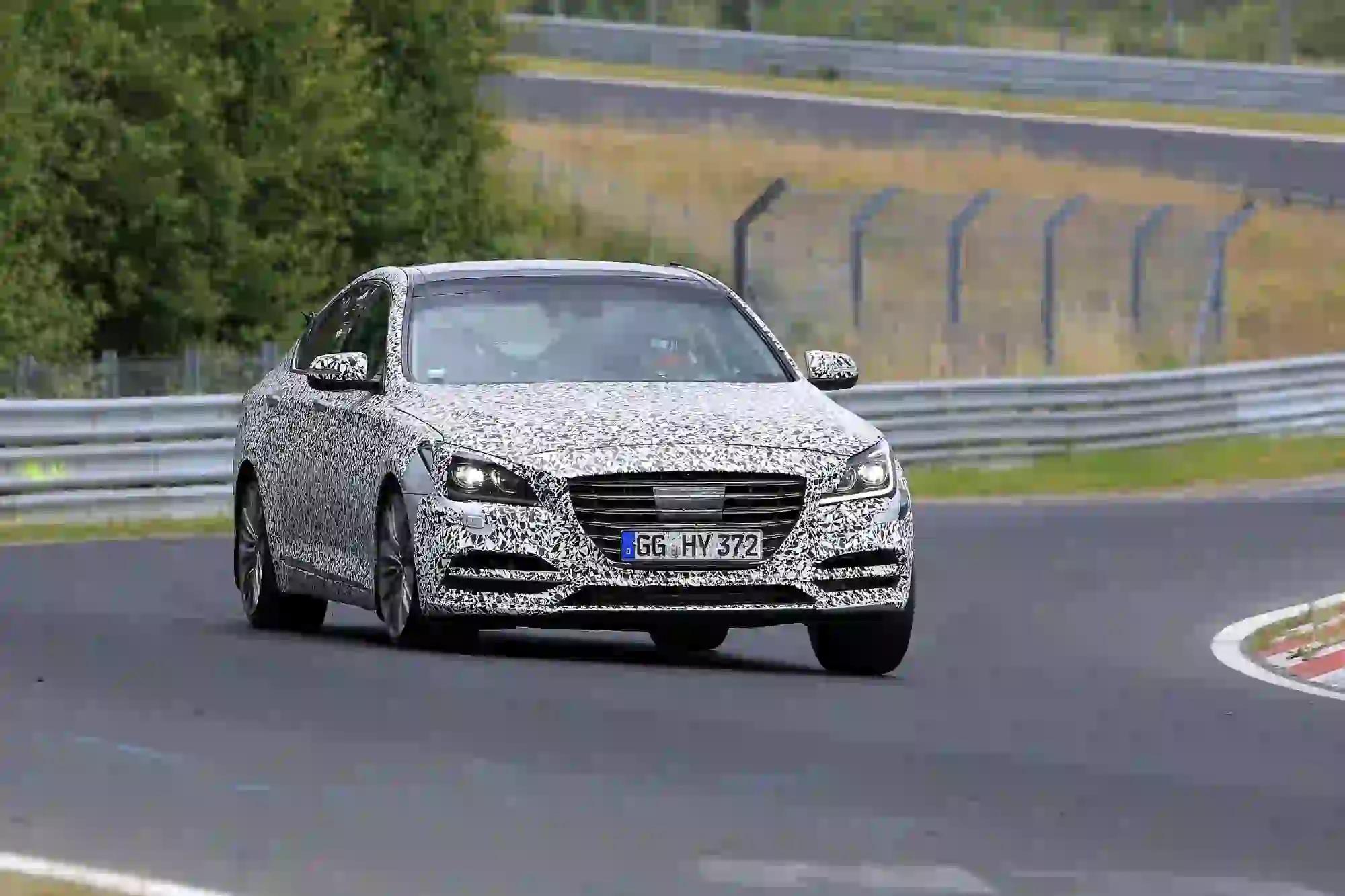 Genesis G80 foto spia restyling luglio 2016 - 2