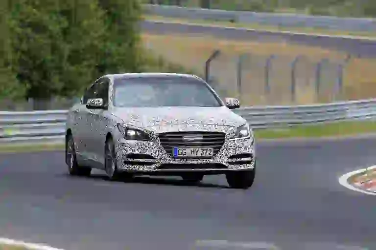 Genesis G80 foto spia restyling luglio 2016 - 2