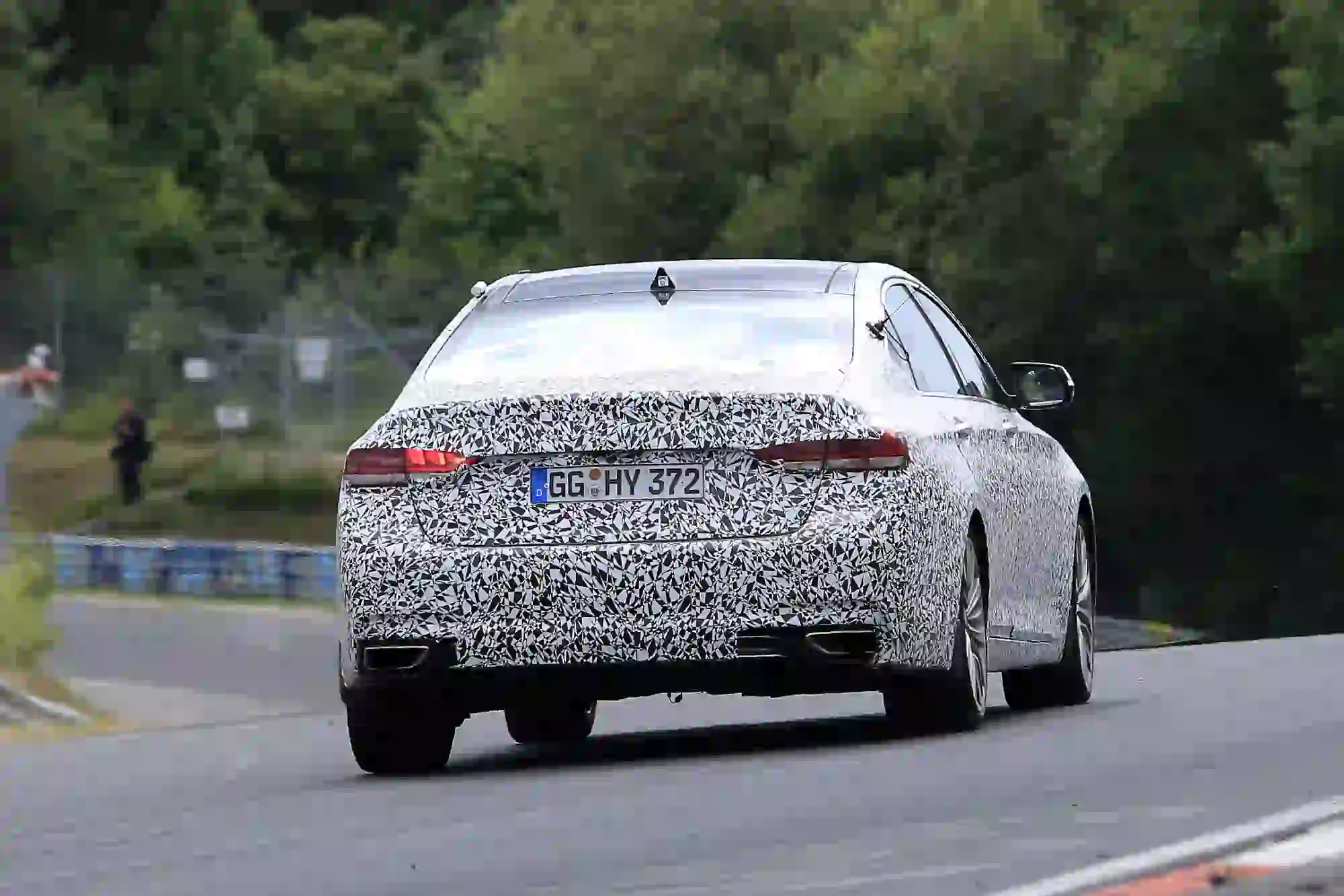 Genesis G80 foto spia restyling luglio 2016 - 8