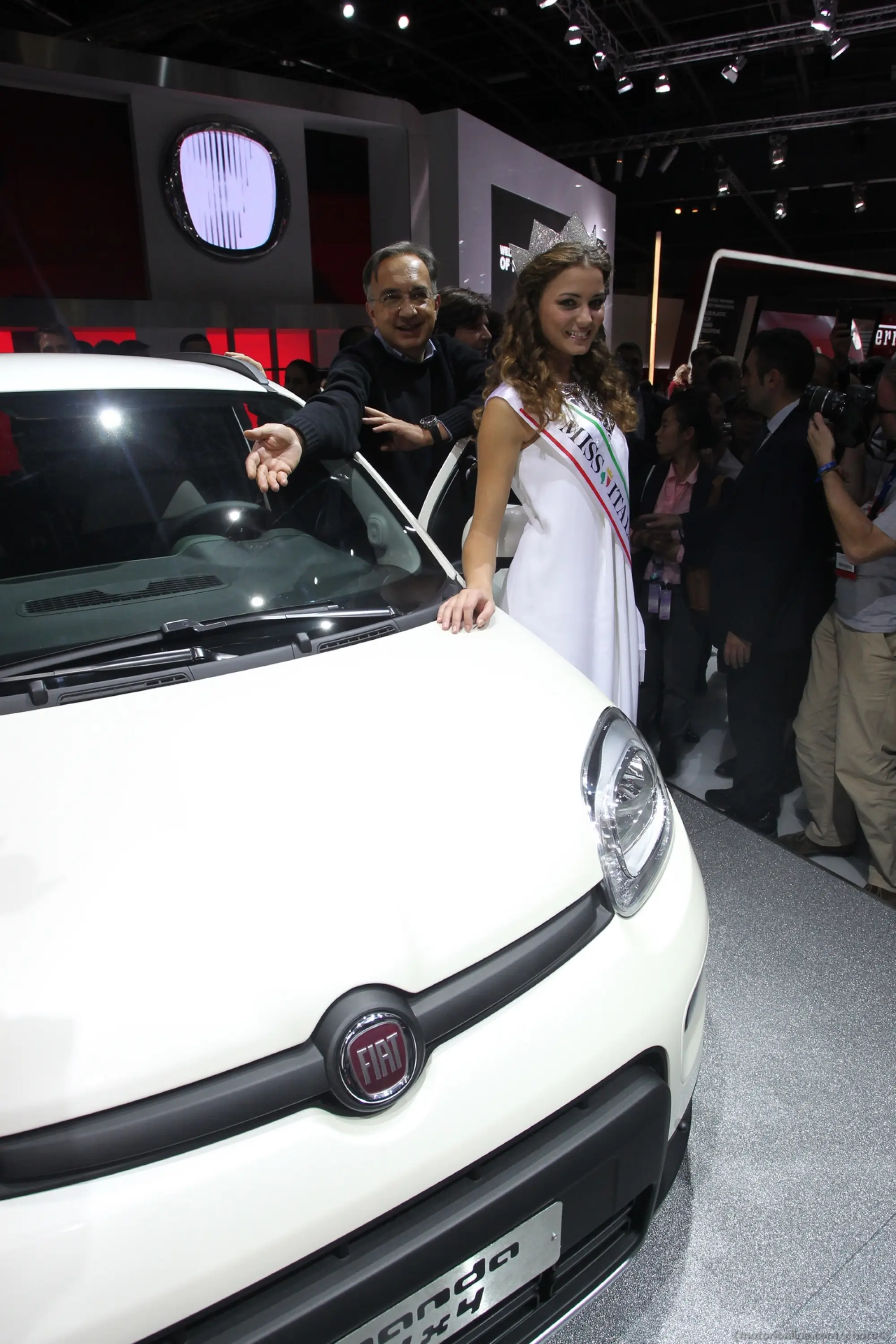 Giusy Buscemi (Miss Italia 2012) - Salone di Parigi 2012 - 5