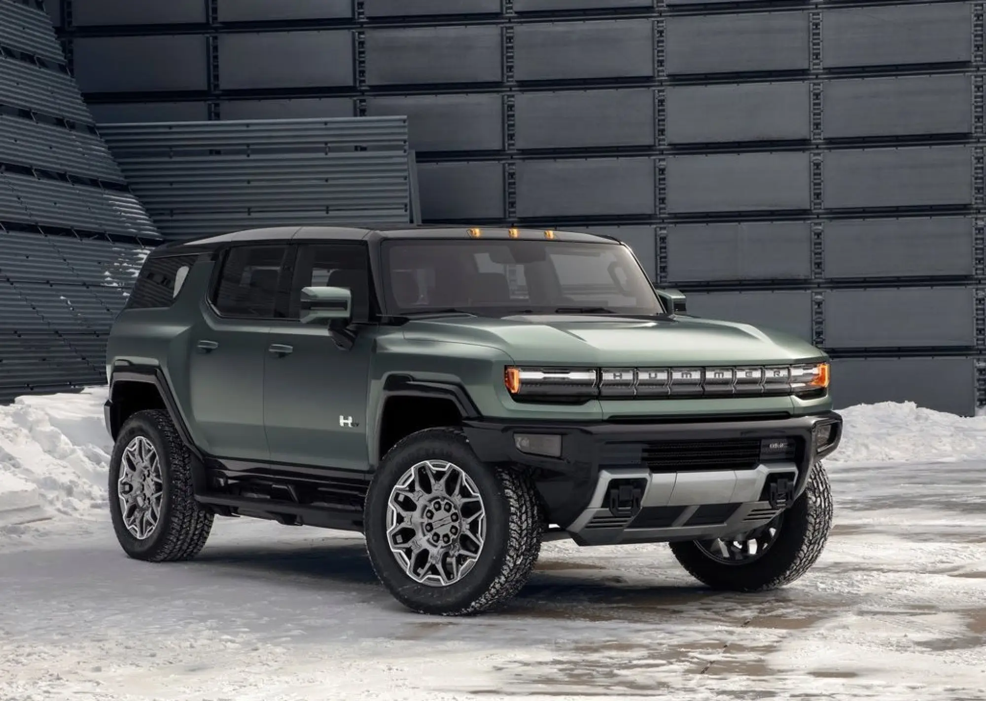 GMC Hummer EV SUV - 8