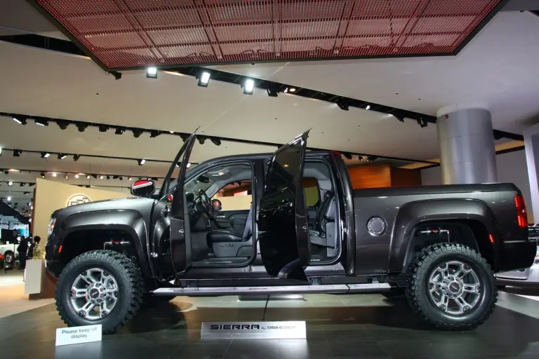 GMC Sierra HD Concept - Detroit 2011 - 3