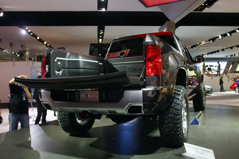 GMC Sierra HD Concept - Detroit 2011 - 4