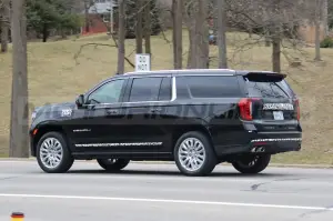 GMC Yukon Denali Ultimate 2023 - Foto Spia 08-04-2022 - 5