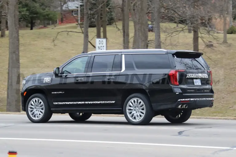 GMC Yukon Denali Ultimate 2023 - Foto Spia 08-04-2022 - 5