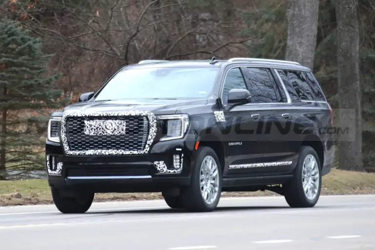 GMC Yukon Denali Ultimate 2023 - Foto Spia 08-04-2022 - 10
