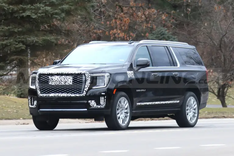 GMC Yukon Denali Ultimate 2023 - Foto Spia 08-04-2022 - 14