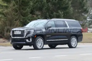 GMC Yukon Denali Ultimate 2023 - Foto Spia 08-04-2022 - 4