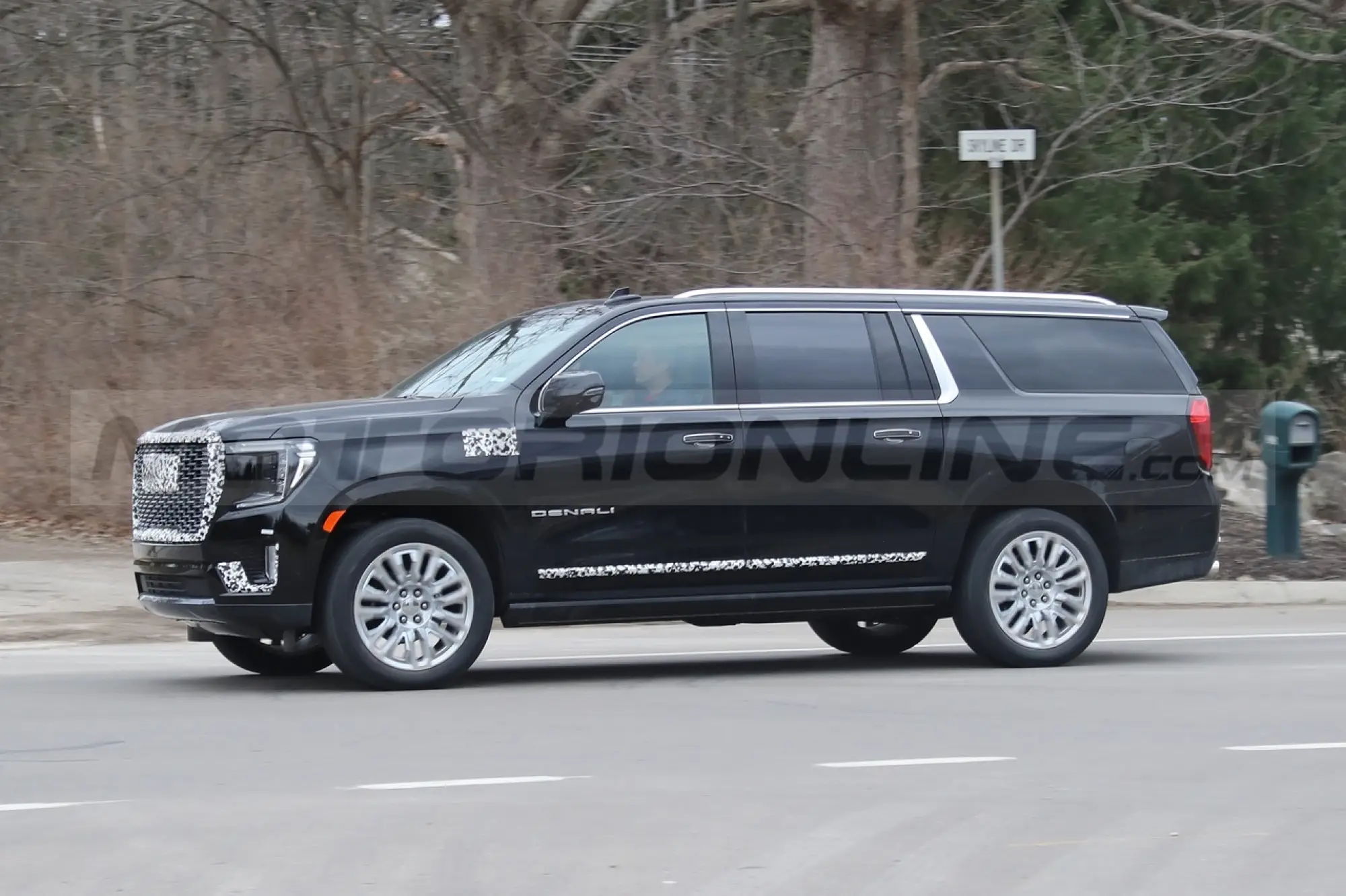GMC Yukon Denali Ultimate 2023 - Foto Spia 08-04-2022 - 7