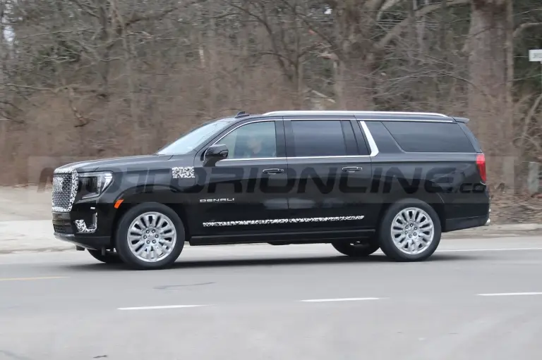 GMC Yukon Denali Ultimate 2023 - Foto Spia 08-04-2022 - 8