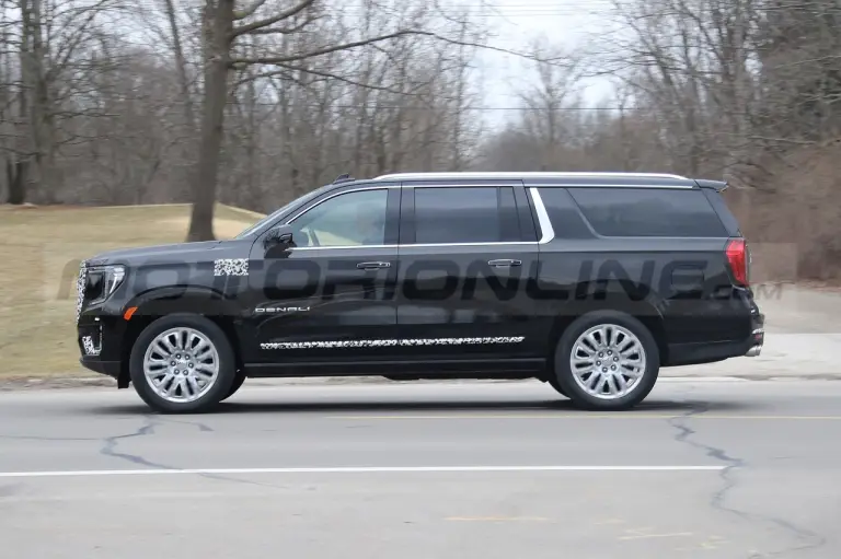GMC Yukon Denali Ultimate 2023 - Foto Spia 08-04-2022 - 12