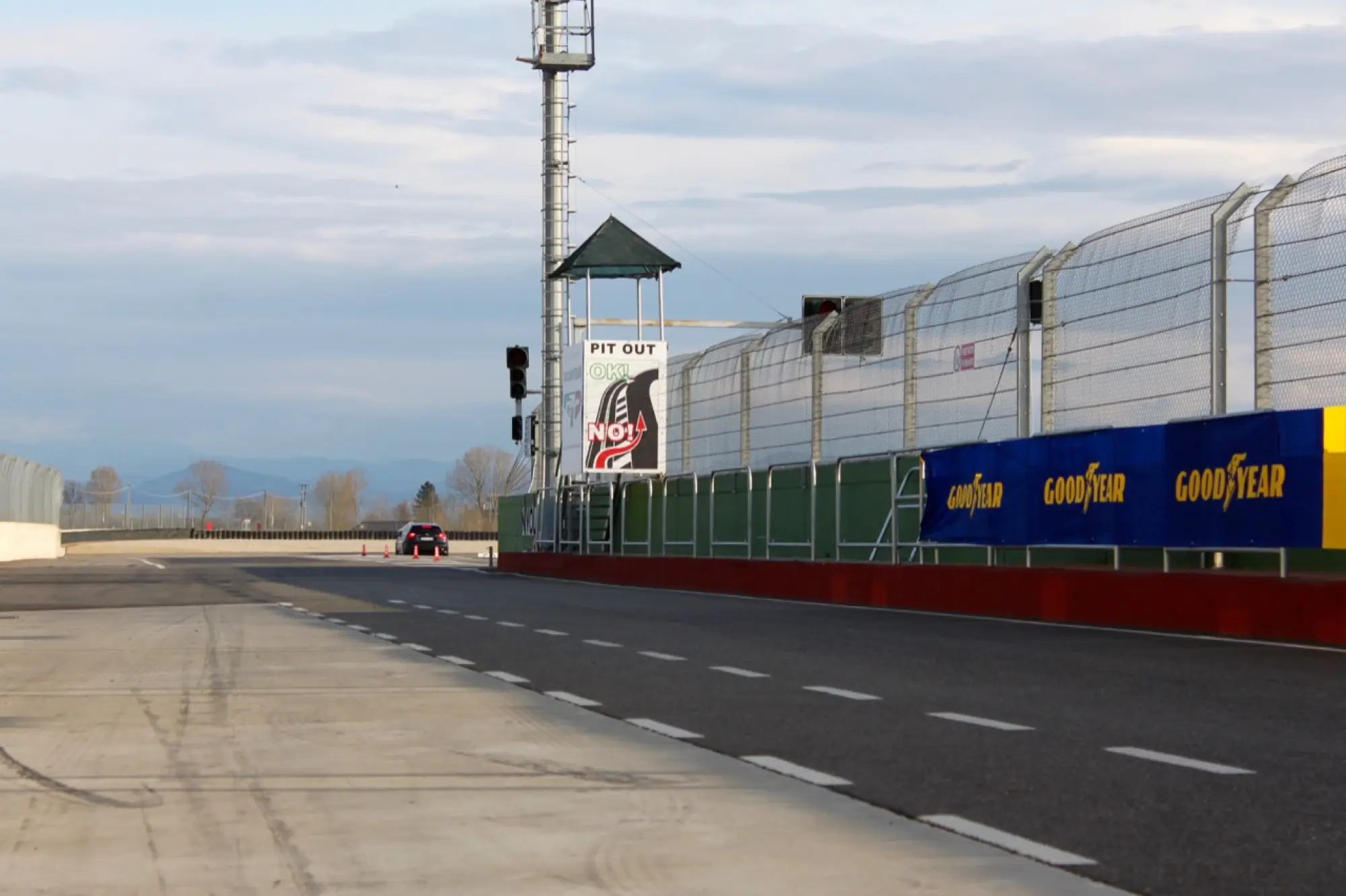 Goodyear e Dunlop - UHP Experience - 77