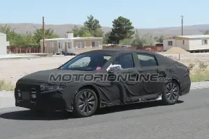 Honda Accord 2018 (foto spia)