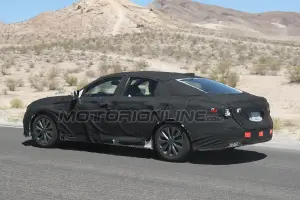 Honda Accord 2018 (foto spia)