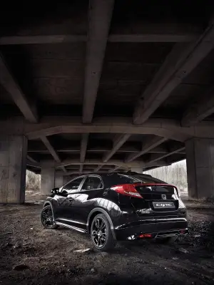 Honda Civic Black Edition - 3