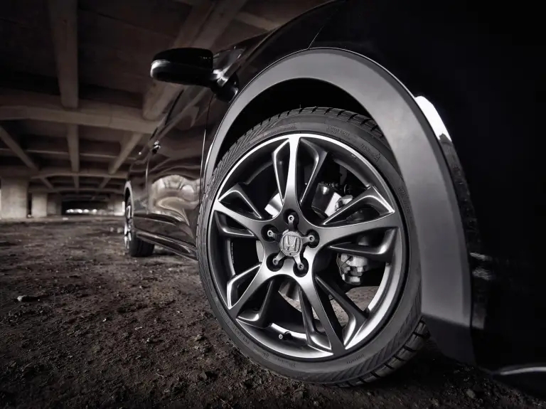 Honda Civic Black Edition - 4