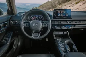 Honda Civic full hybrid 2022 - prova su strada