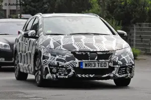 Honda Civic Tourer restyling - foto spia - 1